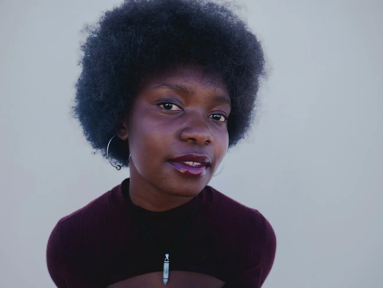 Portrait with a rounded natural afro